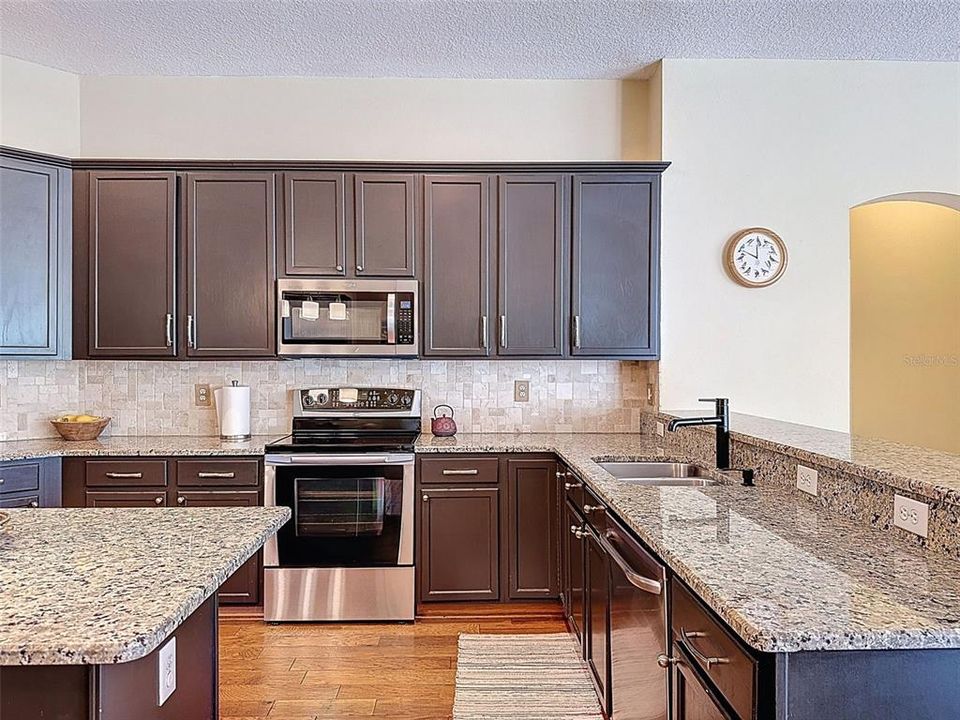 En Venta: $769,000 (4 camas, 4 baños, 4142 Pies cuadrados)