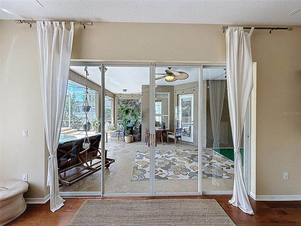 En Venta: $769,000 (4 camas, 4 baños, 4142 Pies cuadrados)