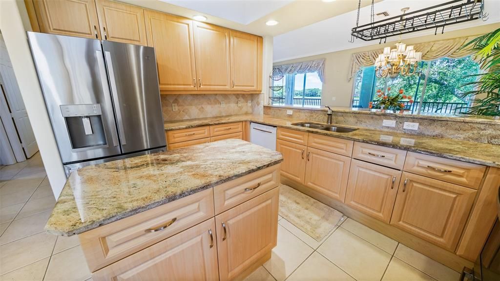 На продажу: $799,900 (3 спален, 3 ванн, 2494 Квадратных фут)