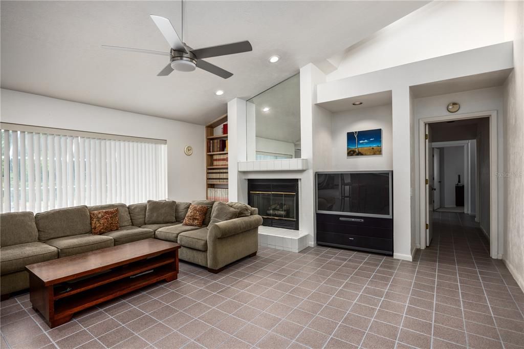 For Sale: $800,000 (6 beds, 3 baths, 4351 Square Feet)