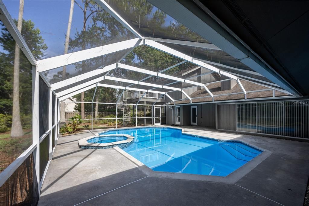 For Sale: $800,000 (6 beds, 3 baths, 4351 Square Feet)