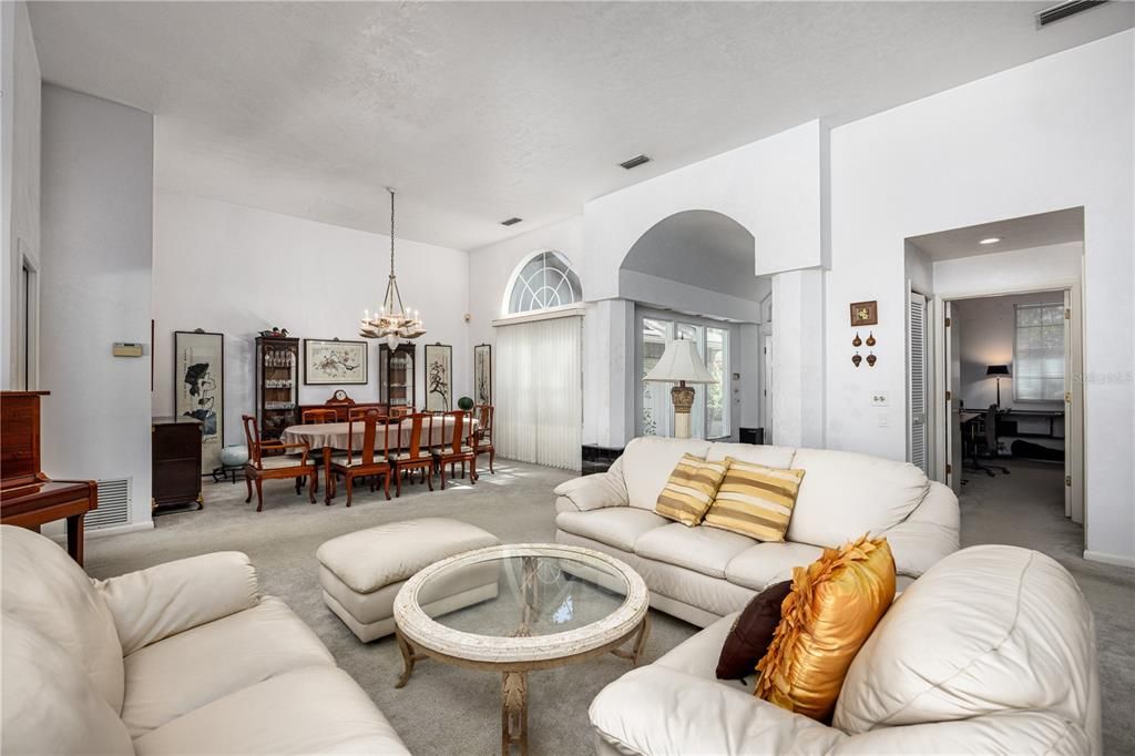 For Sale: $800,000 (6 beds, 3 baths, 4351 Square Feet)