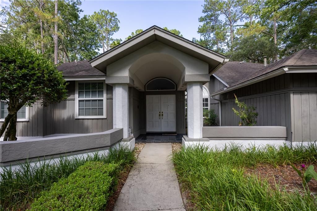 For Sale: $800,000 (6 beds, 3 baths, 4351 Square Feet)