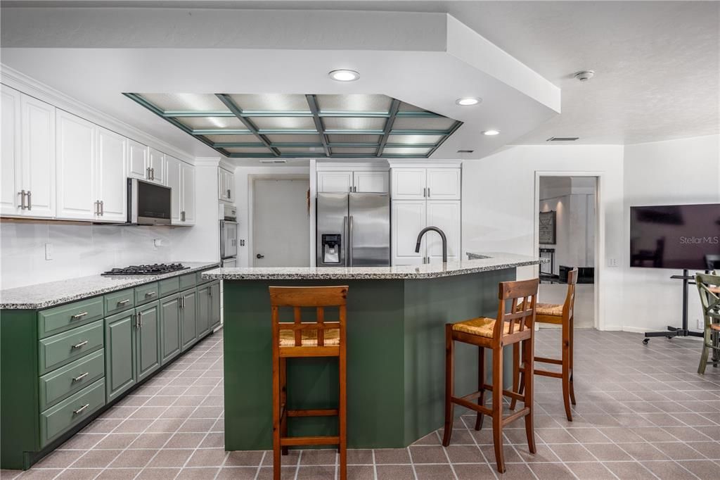 For Sale: $800,000 (6 beds, 3 baths, 4351 Square Feet)