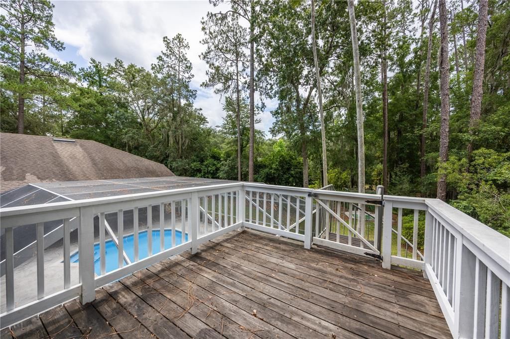 For Sale: $800,000 (6 beds, 3 baths, 4351 Square Feet)