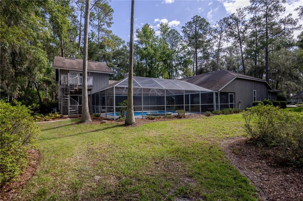 For Sale: $800,000 (6 beds, 3 baths, 4351 Square Feet)