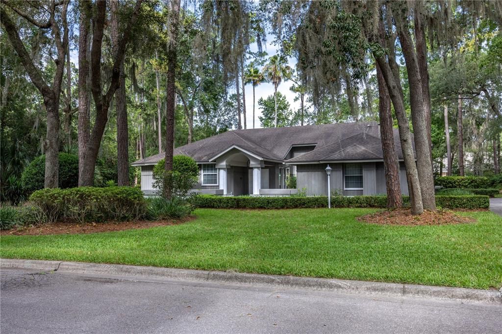 For Sale: $800,000 (6 beds, 3 baths, 4351 Square Feet)