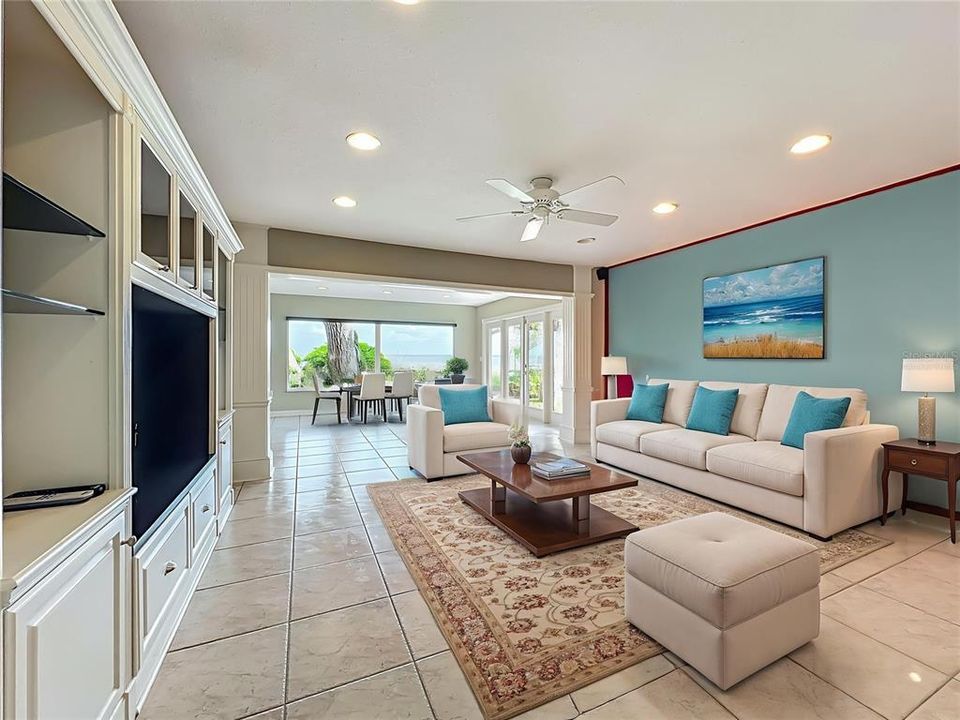 En Venta: $1,125,000 (4 camas, 3 baños, 2924 Pies cuadrados)