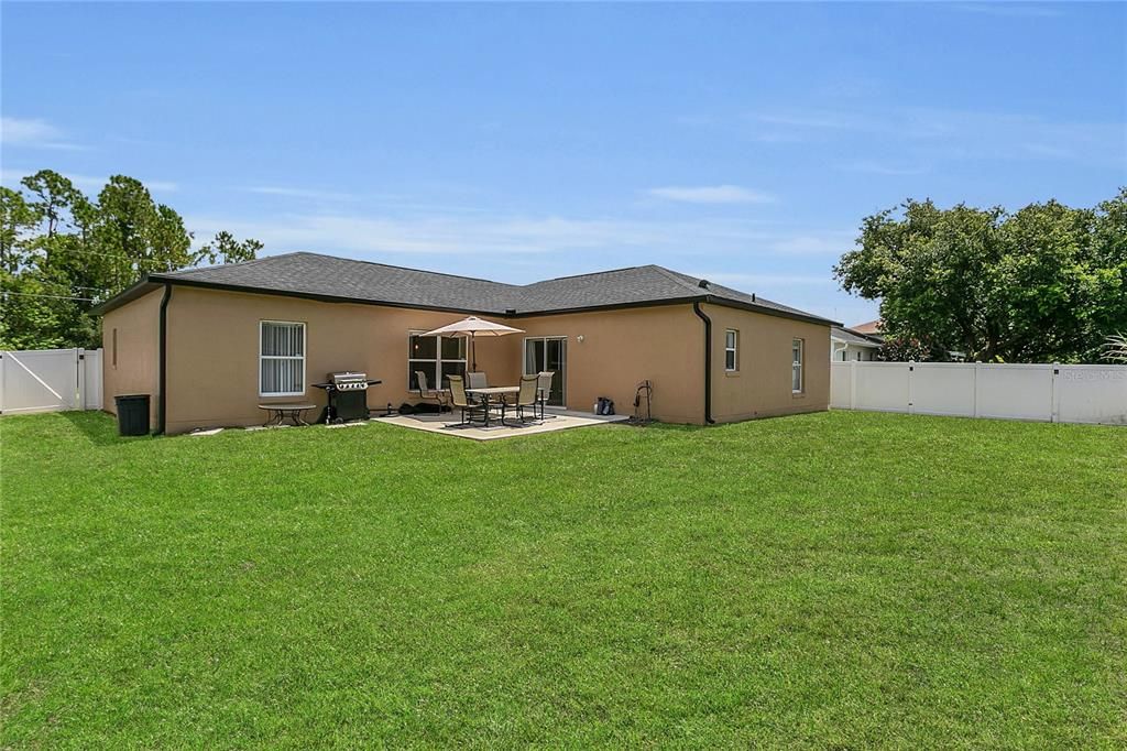 Под контрактом: $275,000 (4 спален, 2 ванн, 1744 Квадратных фут)