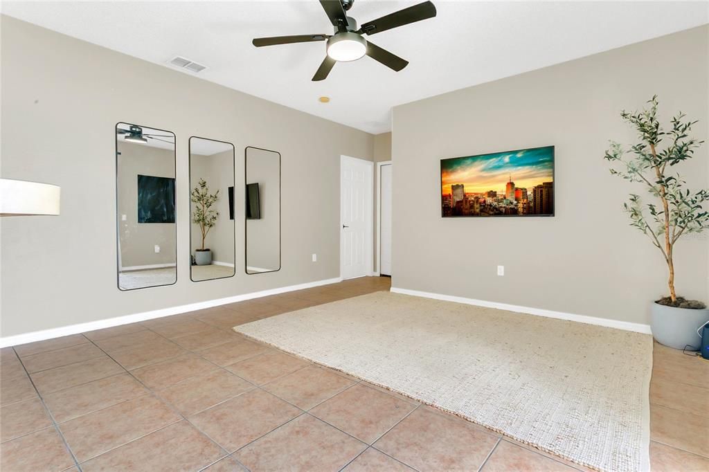 Под контрактом: $275,000 (4 спален, 2 ванн, 1744 Квадратных фут)