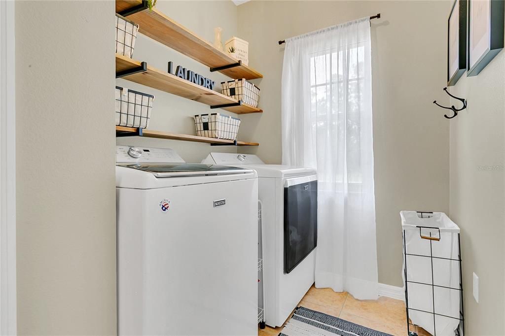 Под контрактом: $275,000 (4 спален, 2 ванн, 1744 Квадратных фут)