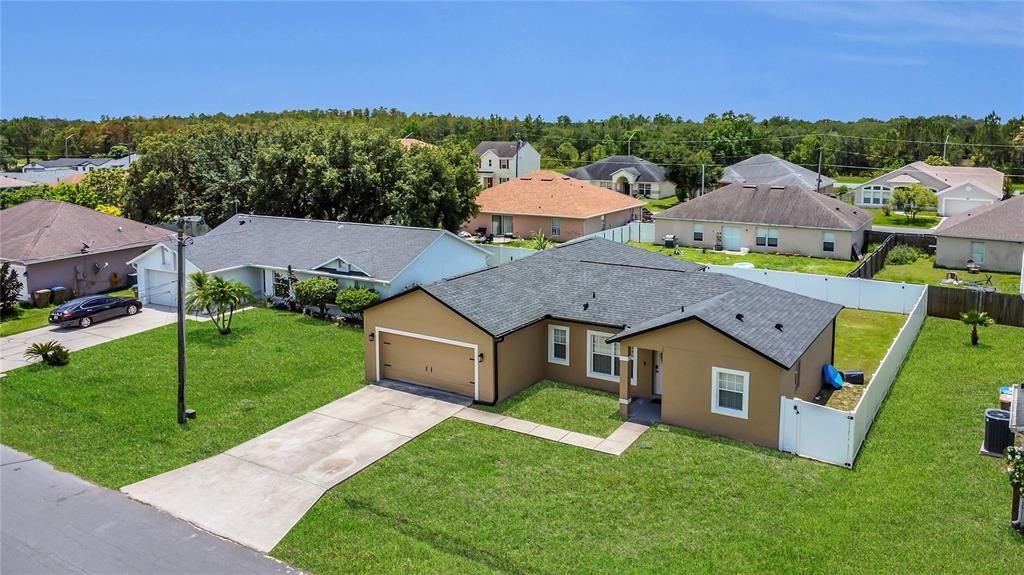 Под контрактом: $275,000 (4 спален, 2 ванн, 1744 Квадратных фут)