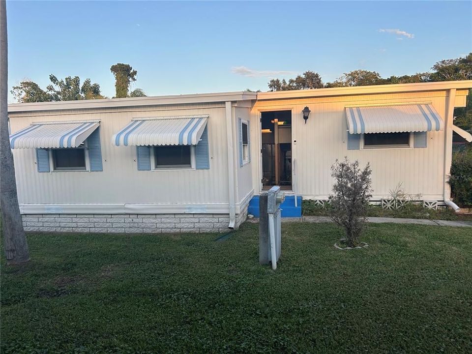 For Sale: $49,900 (2 beds, 2 baths, 840 Square Feet)