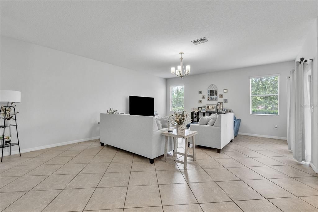 На продажу: $425,000 (4 спален, 2 ванн, 2445 Квадратных фут)