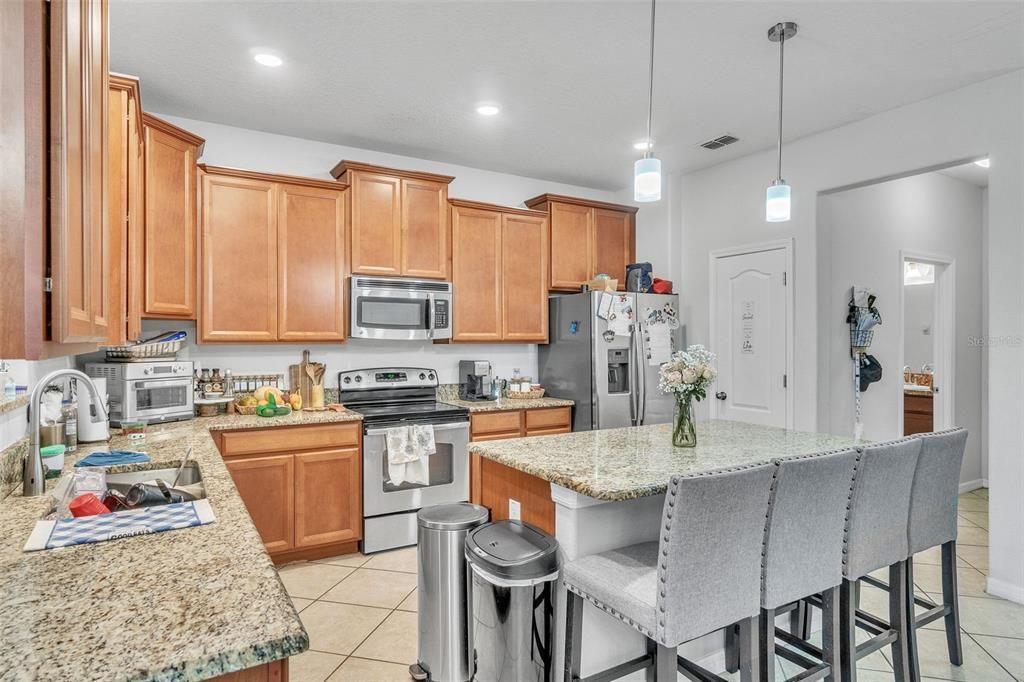 На продажу: $425,000 (4 спален, 2 ванн, 2445 Квадратных фут)