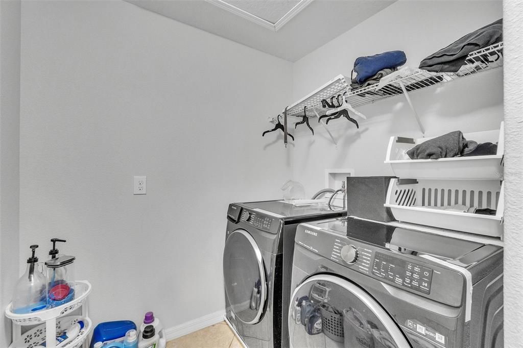 На продажу: $425,000 (4 спален, 2 ванн, 2445 Квадратных фут)