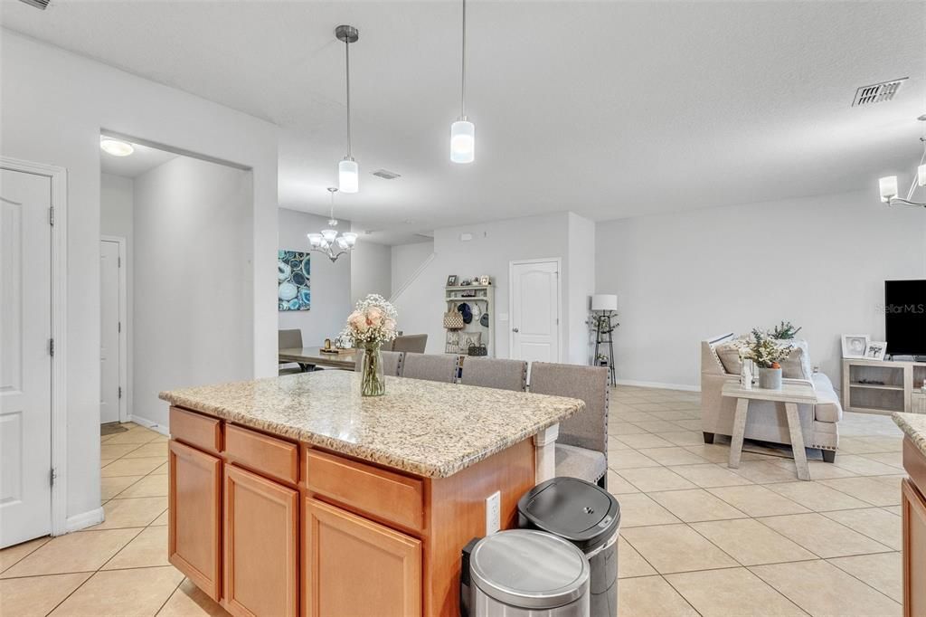 На продажу: $425,000 (4 спален, 2 ванн, 2445 Квадратных фут)