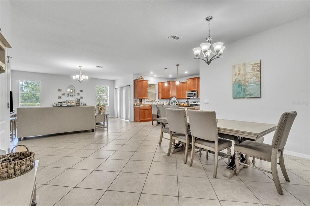 На продажу: $425,000 (4 спален, 2 ванн, 2445 Квадратных фут)