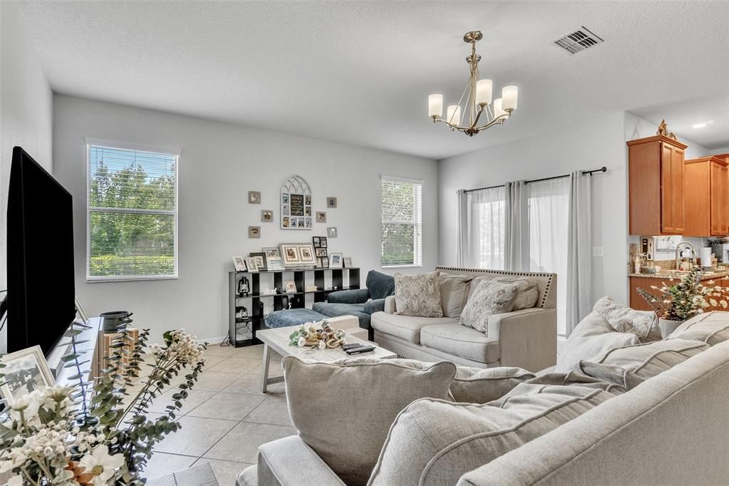 На продажу: $425,000 (4 спален, 2 ванн, 2445 Квадратных фут)