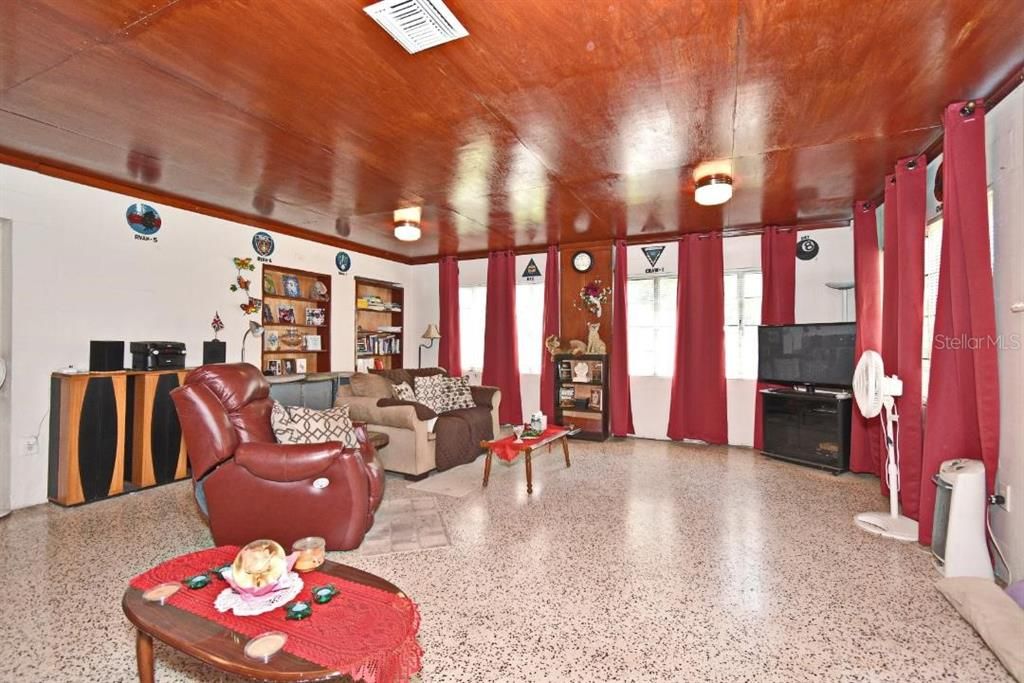 На продажу: $395,000 (3 спален, 1 ванн, 2000 Квадратных фут)