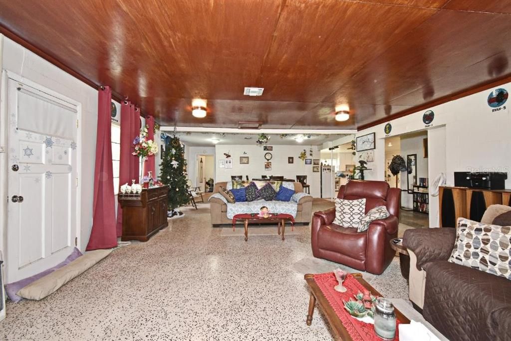 На продажу: $395,000 (3 спален, 1 ванн, 2000 Квадратных фут)