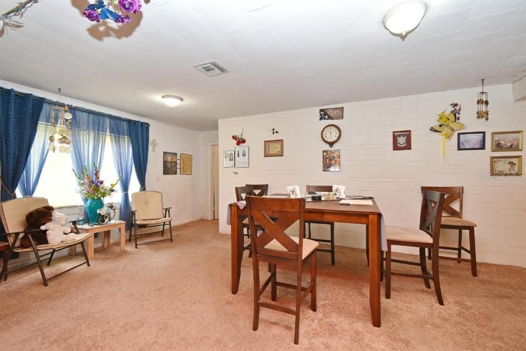 На продажу: $395,000 (3 спален, 1 ванн, 2000 Квадратных фут)