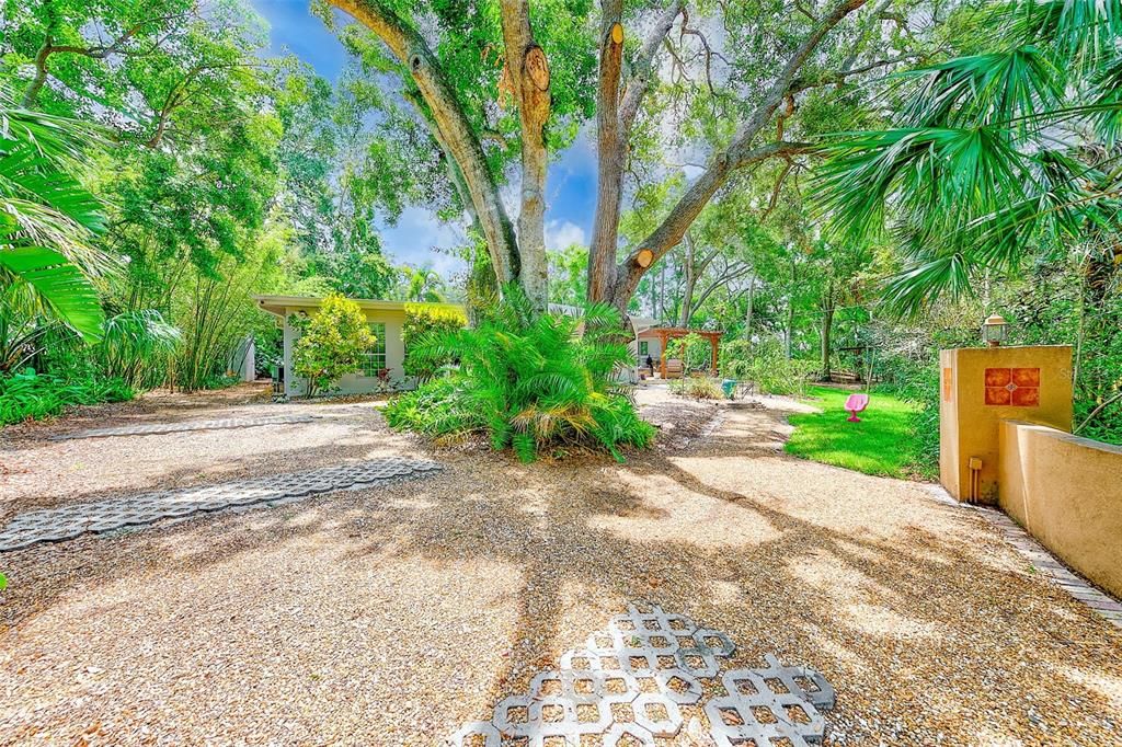 На продажу: $1,099,995 (3 спален, 2 ванн, 2282 Квадратных фут)