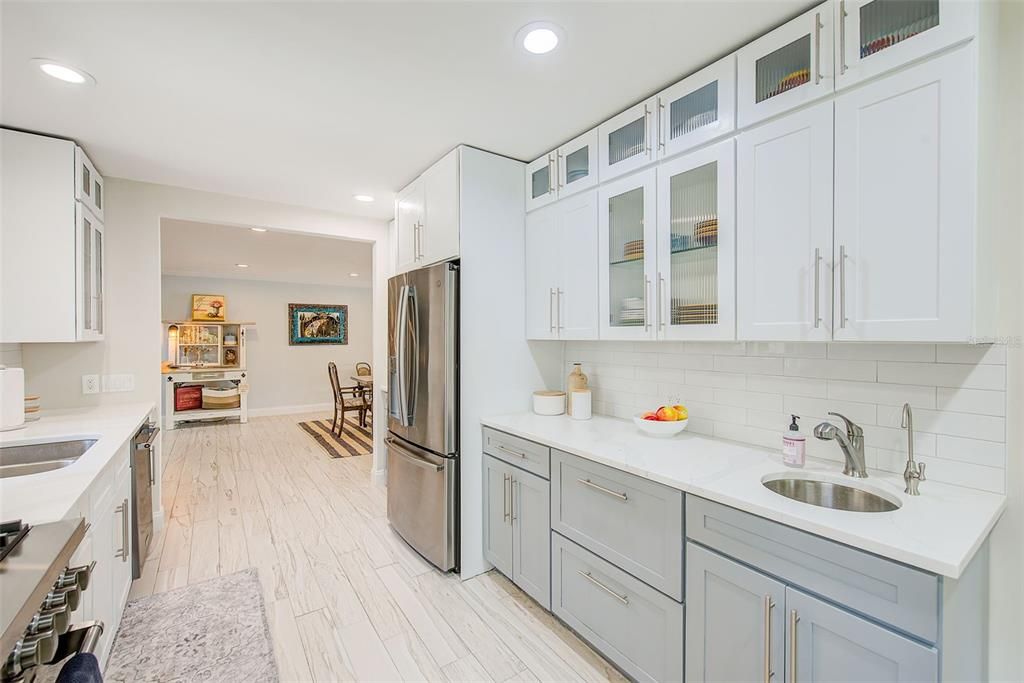 На продажу: $1,099,995 (3 спален, 2 ванн, 2282 Квадратных фут)