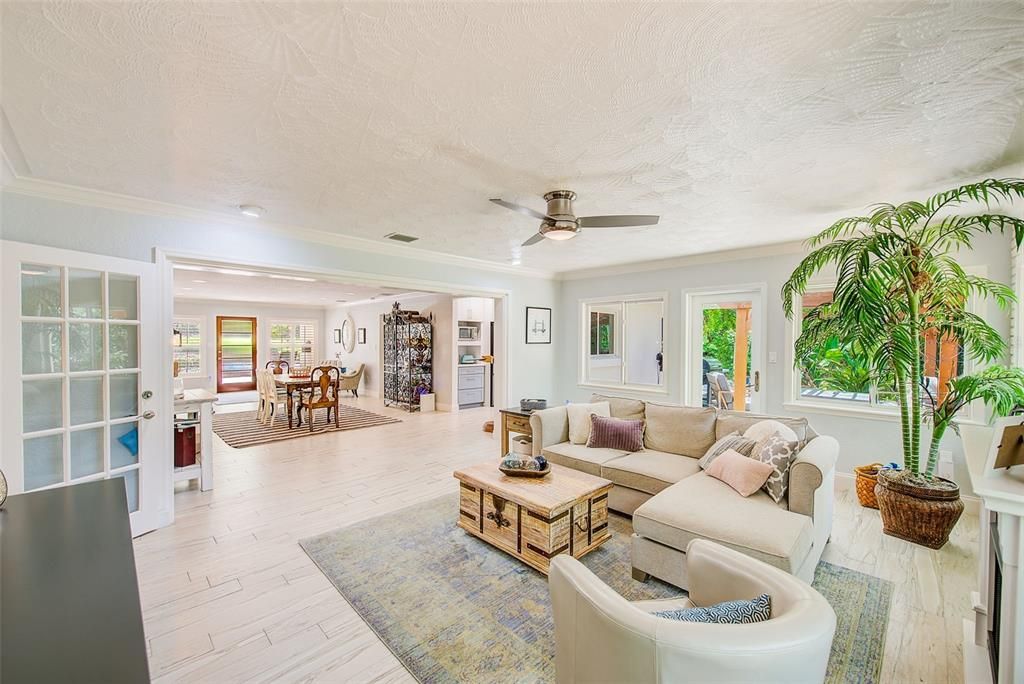 На продажу: $1,099,995 (3 спален, 2 ванн, 2282 Квадратных фут)