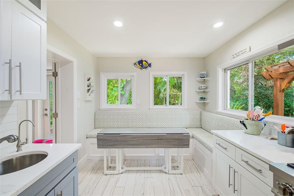 На продажу: $1,099,995 (3 спален, 2 ванн, 2282 Квадратных фут)