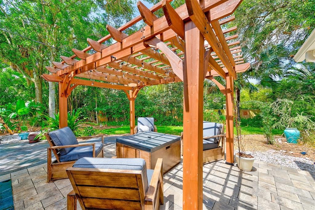 На продажу: $1,099,995 (3 спален, 2 ванн, 2282 Квадратных фут)