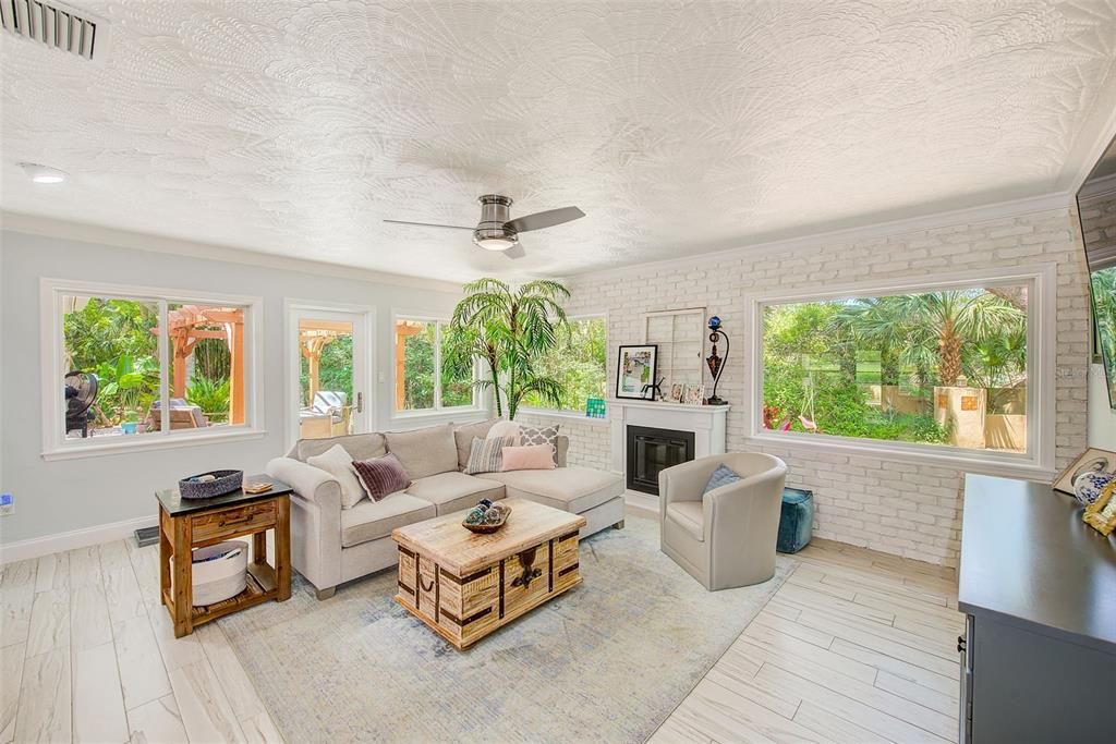 На продажу: $1,099,995 (3 спален, 2 ванн, 2282 Квадратных фут)