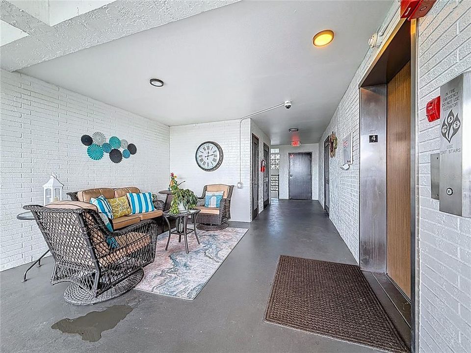 Active With Contract: $114,500 (1 beds, 1 baths, 840 Square Feet)