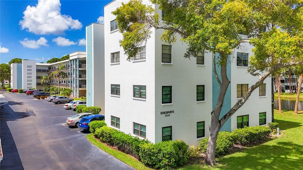Active With Contract: $114,500 (1 beds, 1 baths, 840 Square Feet)