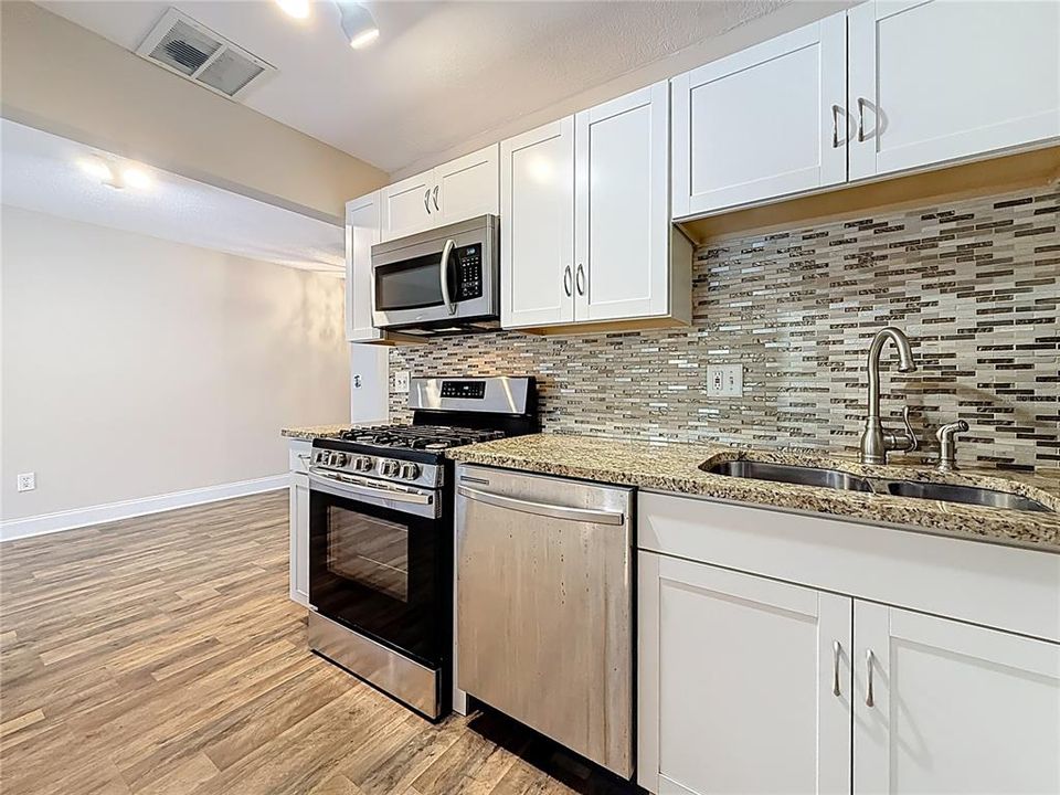 Active With Contract: $114,500 (1 beds, 1 baths, 840 Square Feet)