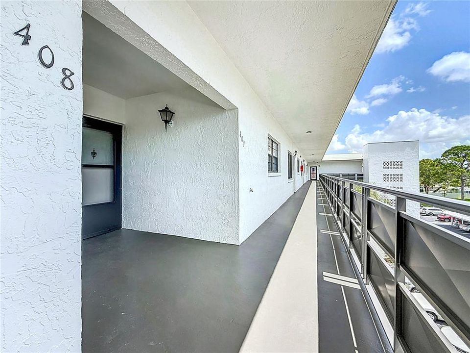 Active With Contract: $114,500 (1 beds, 1 baths, 840 Square Feet)