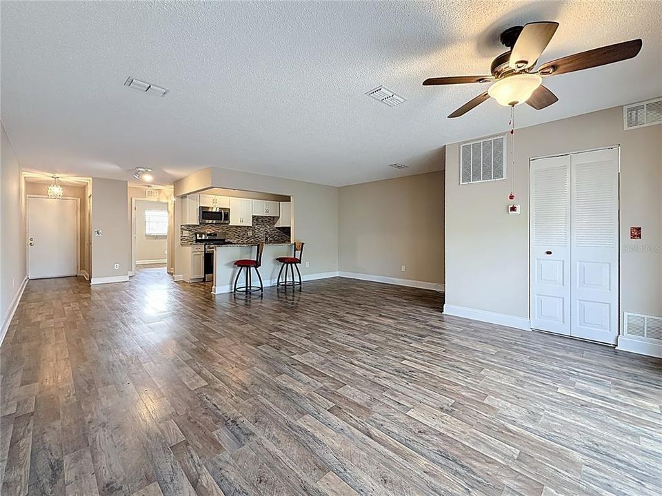 Active With Contract: $114,500 (1 beds, 1 baths, 840 Square Feet)