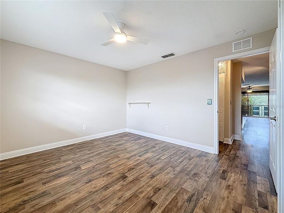 Active With Contract: $114,500 (1 beds, 1 baths, 840 Square Feet)