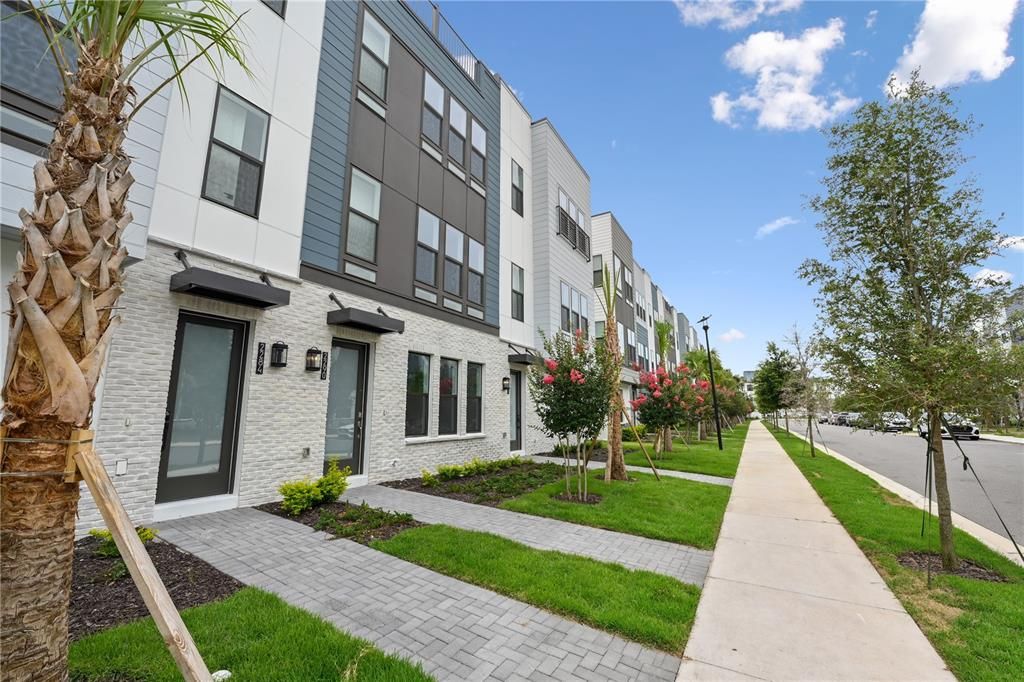 最近售出: $725,000 (3 贝兹, 3 浴室, 2085 平方英尺)