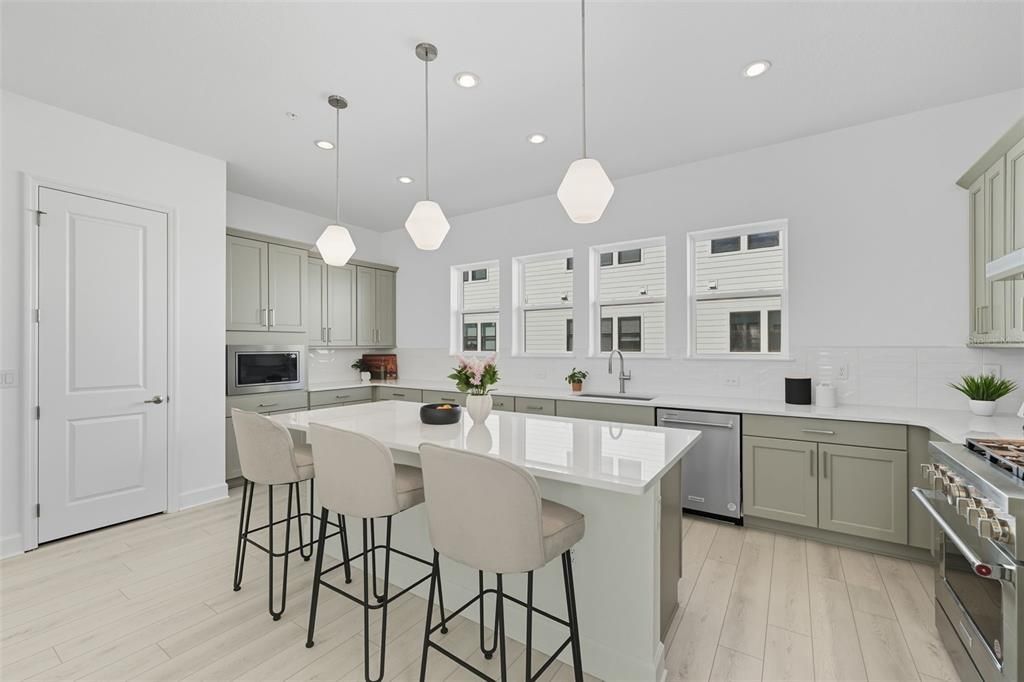 For Sale: $650,000 (2 beds, 3 baths, 2085 Square Feet)