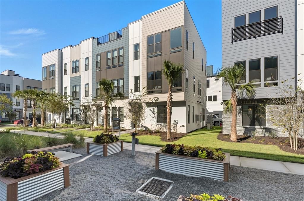 For Sale: $650,000 (2 beds, 3 baths, 2085 Square Feet)