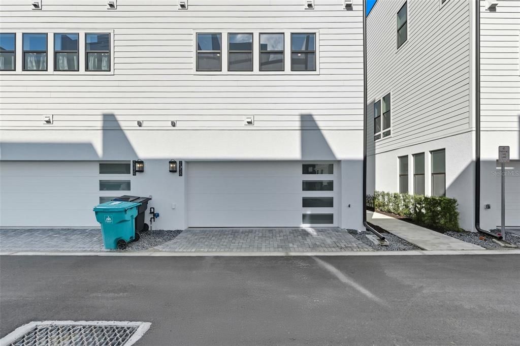 For Sale: $650,000 (2 beds, 3 baths, 2085 Square Feet)