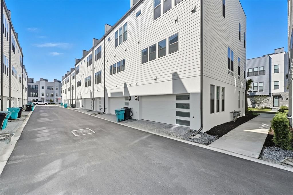 For Sale: $650,000 (2 beds, 3 baths, 2085 Square Feet)