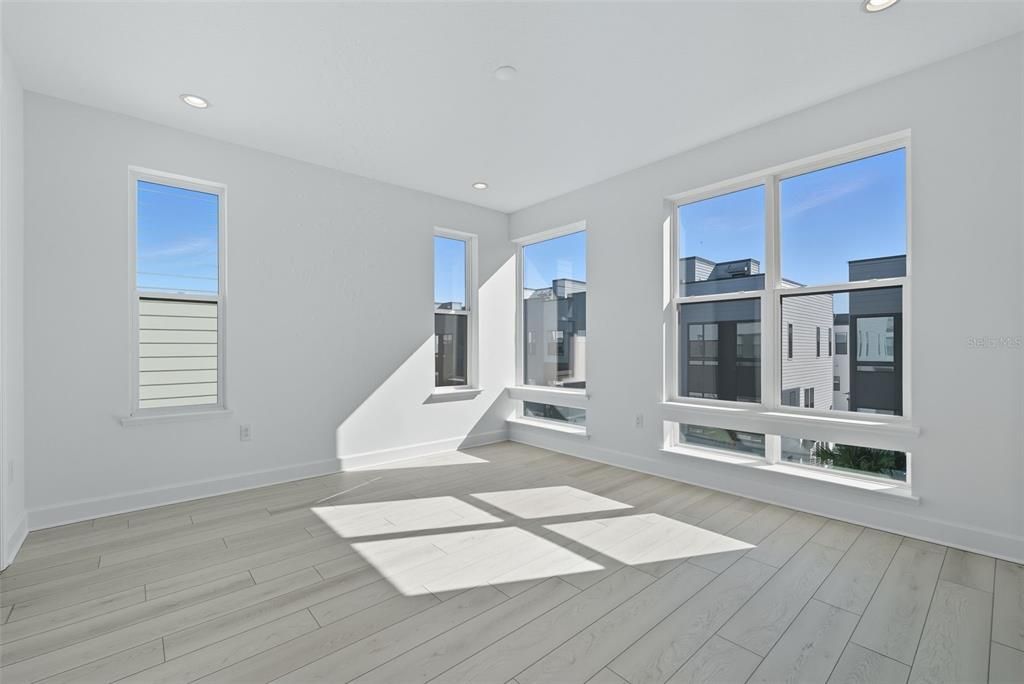 For Sale: $650,000 (2 beds, 3 baths, 2085 Square Feet)