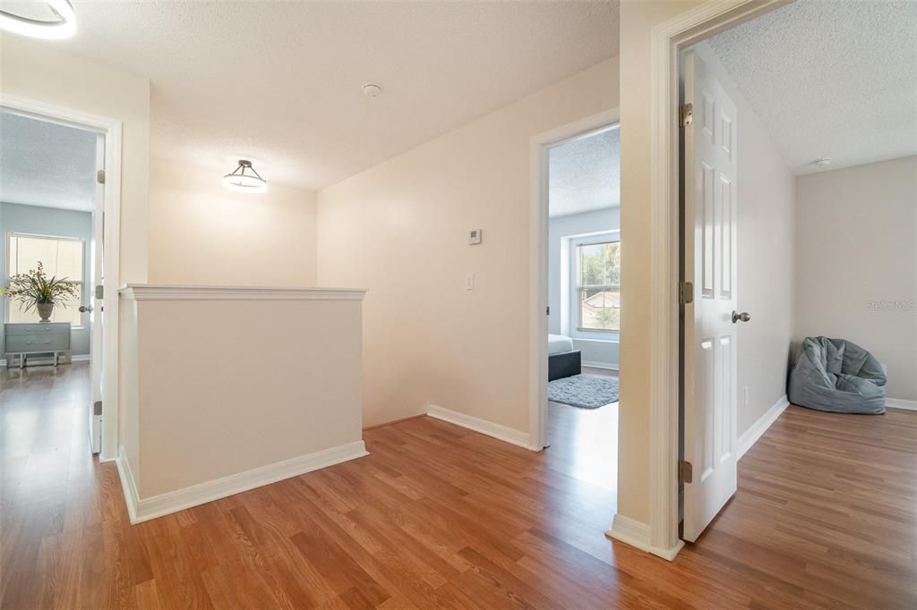 Под контрактом: $399,000 (4 спален, 2 ванн, 2430 Квадратных фут)