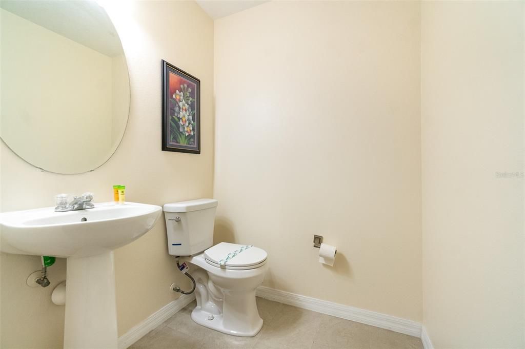 Под контрактом: $399,000 (4 спален, 2 ванн, 2430 Квадратных фут)