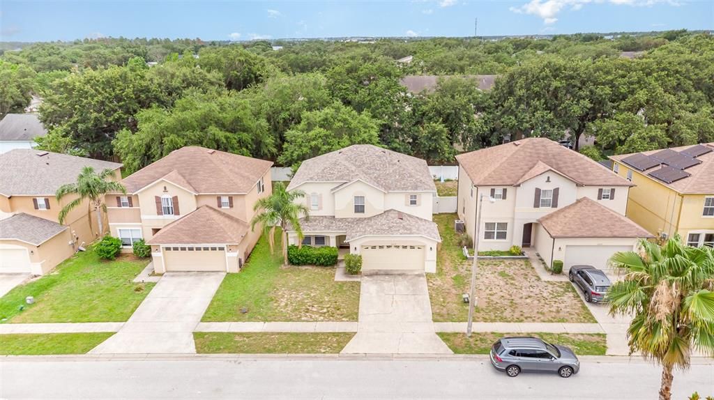 Под контрактом: $399,000 (4 спален, 2 ванн, 2430 Квадратных фут)