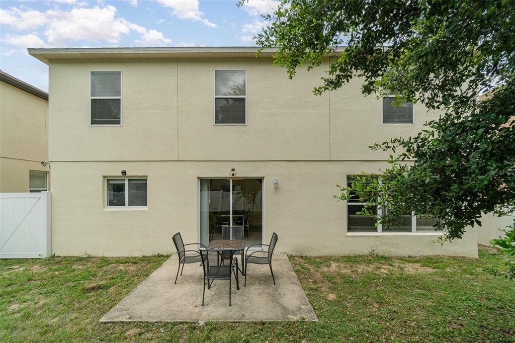 Под контрактом: $399,000 (4 спален, 2 ванн, 2430 Квадратных фут)