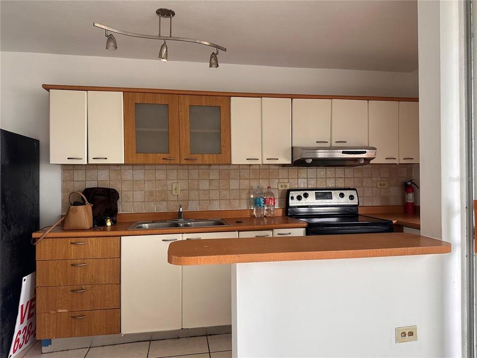 Active With Contract: $200,000 (3 beds, 2 baths, 1051 Square Feet)