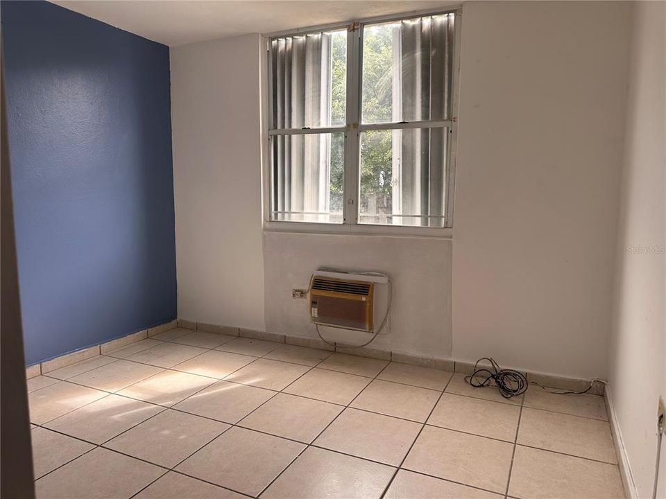 Active With Contract: $200,000 (3 beds, 2 baths, 1051 Square Feet)